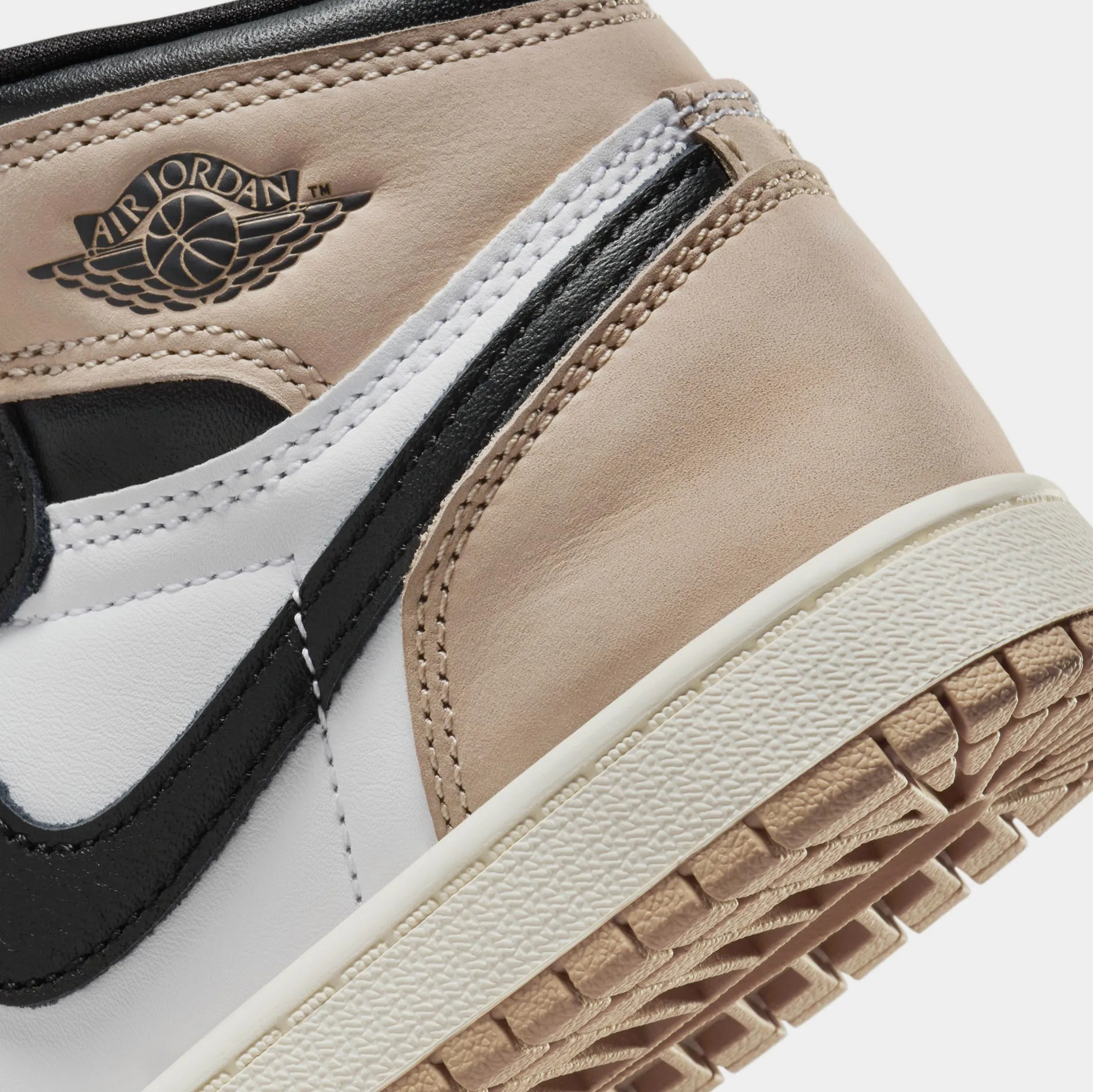 Air Jordan 1 Retro High OG Latte Preschool Lifestyle Shoes (Black/Legend Medium Brown/White/Sail)