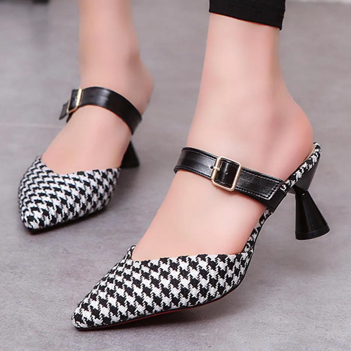 Lattice Pattern Pointed Toe Backless Heel