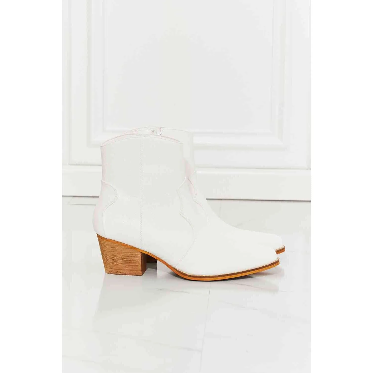 MMShoes Watertower Town Faux Leather Western Ankle Boots in White