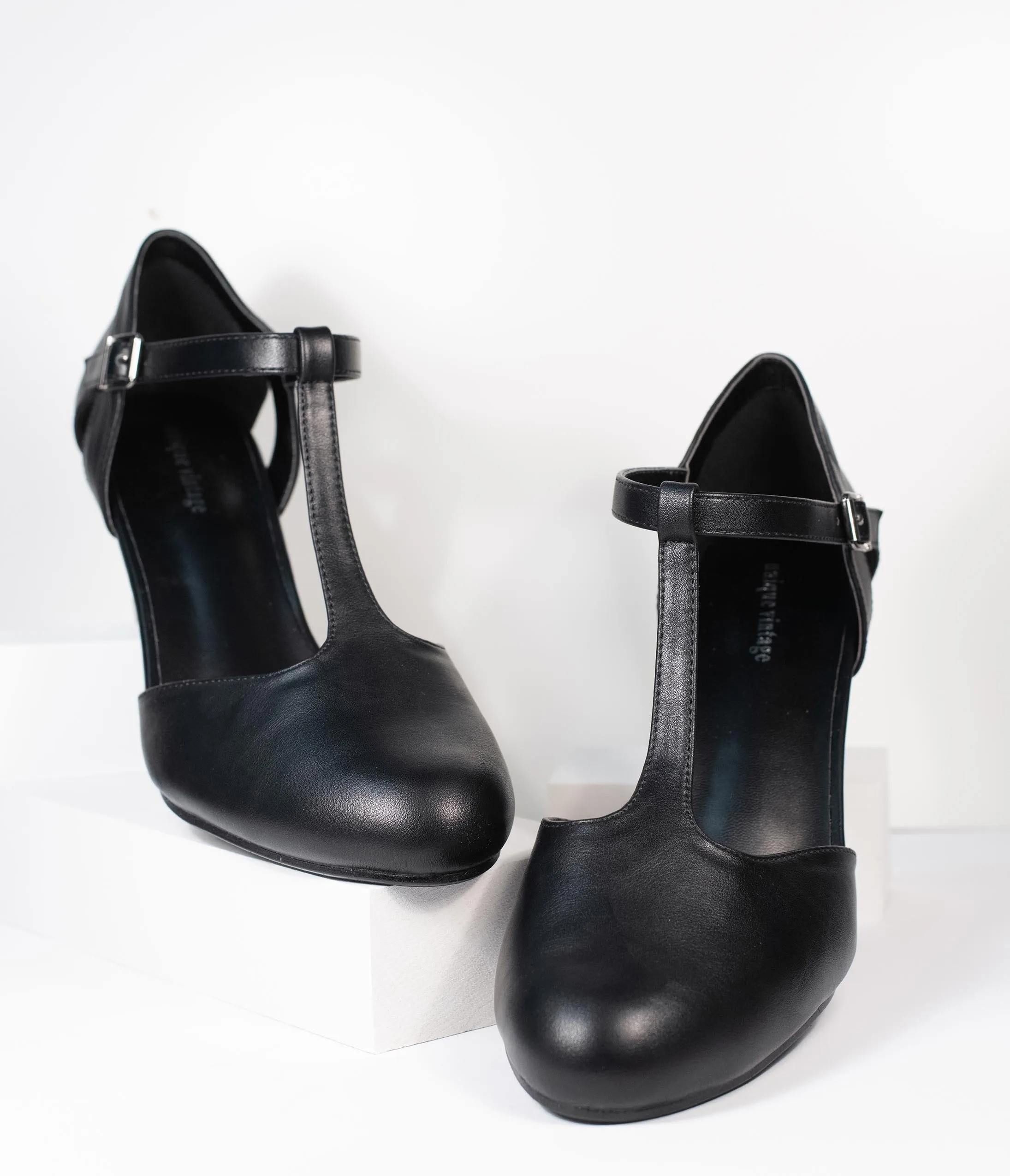 Unique Vintage Black Leatherette Closed Toe T-Strap Roxy Pumps