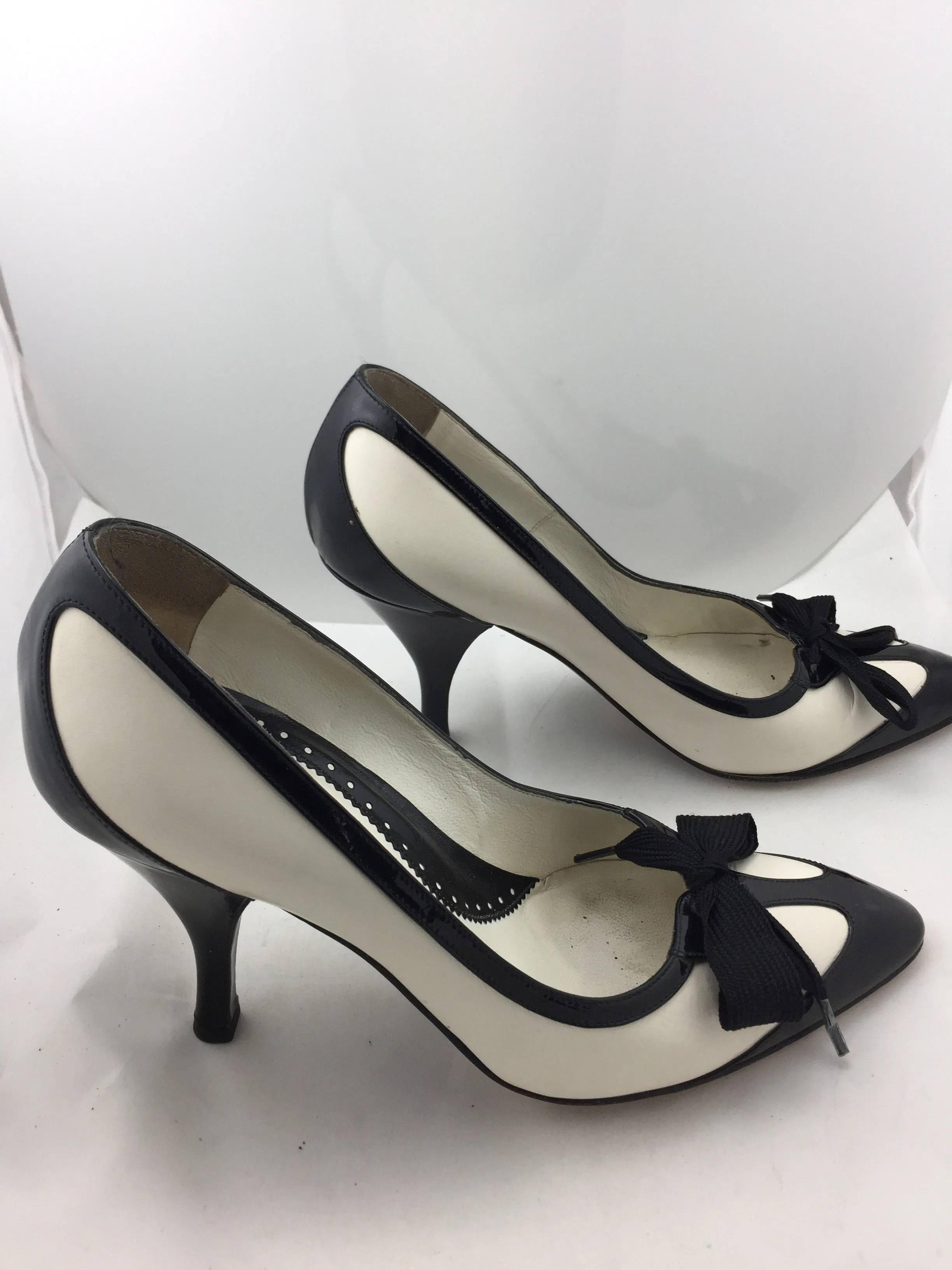 Yves St. Laurent Pumps!